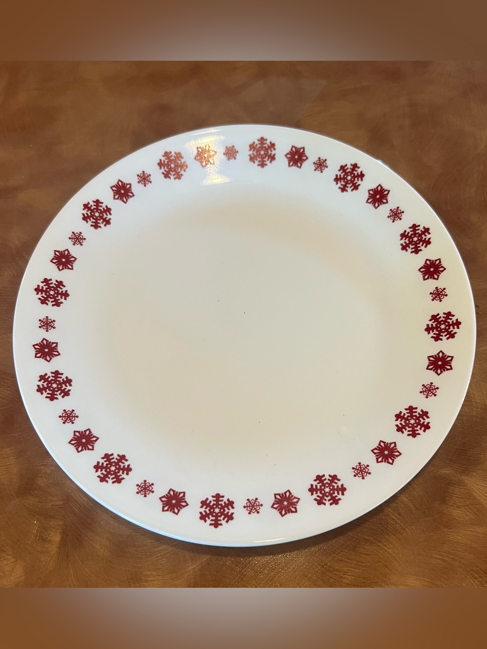 Corelle Crimson Red Snowflake Dinner Plate 10.3/4 “, Discontinued, Set of 4